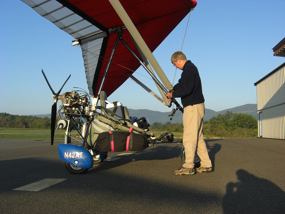 Pre-flighting the trike, gear stowed